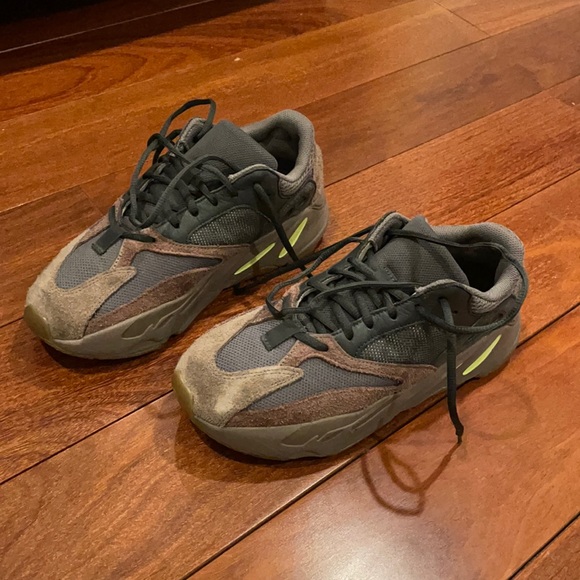 Yeezy 700 - Picture 1 of 3